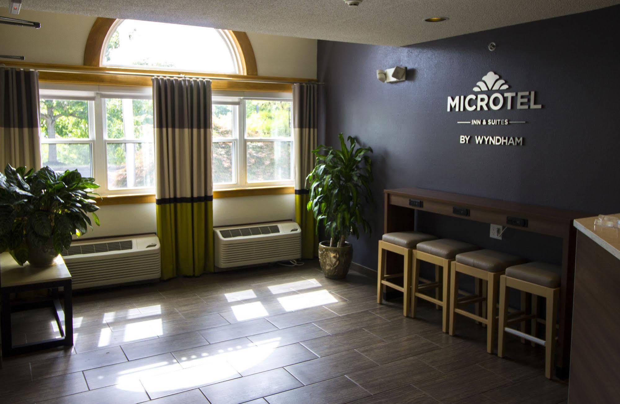 Microtel By Wyndham Victor Eksteriør bilde